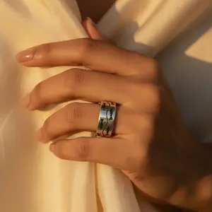 Anillo de Plata de Ley 925 con Diseño de Pez para Mujer, Chapado en Rodio con Incrustaciones de Circonita Tallada - Product Image 1