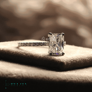 Anillo de Compromiso Solitario de Moissanita con Corte Radiante de 2.00 TCW, Exclusivo para Mujer, Marca Ritzin, Plata de Ley con Engaste de Puntas, Plateado - Product Image 4