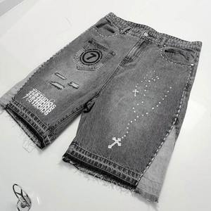 กางเกงยีนส์ขาสั้นทรงบานสไตล์วินเทจ ผ้าเดนิมหนาฟอกสีแบบแอซิดวอช ตัดเย็บแบบแฟลร์ แต่งลายปักโลโก้ ดีไซน์ขาดๆ สำหรับฤดูร้อน - Product Image 3