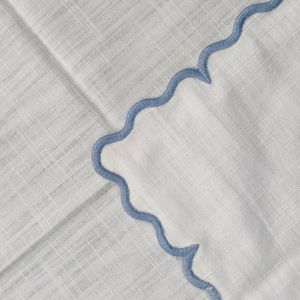 Servilleta de tela de algodón elegante color azul ceniza con borde festoneado para cenas, bodas y restaurantes - Product Image 3