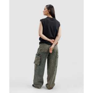 เสื้อยืดแขนกุดลาย Washed Gun & Roses ผ้าเจอร์ซีย์คอตตอน 100% - Product Image 1