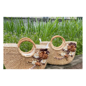 Sacs colorés en jacinthe d'eau pour l'exportation Sacs fourre-tout spacieux et élégants en jacinthe d'eau du Vietnam Vacances d'été avec la meilleure offre - Product Image 2