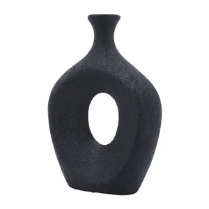 Vase en aluminium à courbe ovale noire Accent décoratif élégant et durable pour décoration florale et intérieure - Product Image 1