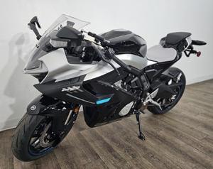 Motocicleta Deportiva CF-MOTOs 675SS 2026 Nueva, Motor de 3 Cilindros en Línea, Refrigeración Líquida, Inyección Electrónica, Alto Rendimiento, para Carreras y Calle, en Venta - Product Image 4