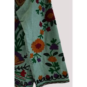 Veste en velours floral pour femme, élégante et moderne, brodée à la main par des artisans utilisant des techniques traditionnelles, tissée et respirante - Product Image 5