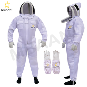 Traje de Apicultura Profesional de Algodón - A Prueba de Picaduras con Velo Protector, Capucha Ventilada y Dos Pares de Guantes - Product Image 1