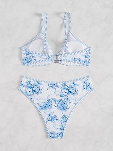 Conjunto de bikini floral de dos piezas para mujer, sublimado, con cuello en V profundo, espalda descubierta, parte inferior de poliéster elástico estilo hipster. - Product Image 4