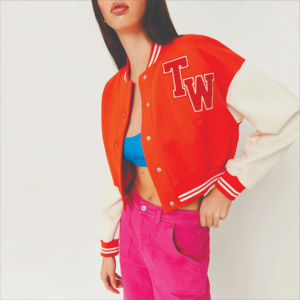 Nueva moda mujer Crop Varsity chaquetas fabricante personalizado bordado lana tela recortada Varsity chaqueta para mujer - Product Image 2