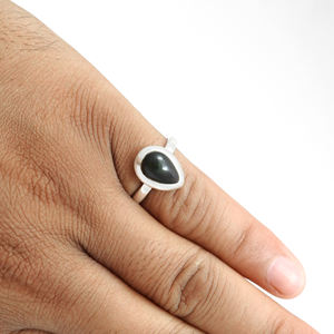 925 Joyas de piedras preciosas de plata Forma de pera Piedra de ópalo negro Anillos de tamaño personalizado hechos a mano de plata esterlina por Fabricante Mayorista - Product Image 3