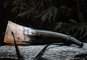 Corne soufflante Élégance artisanale pour les collectionneurs et les amateurs par Crescent Crafts - Product Image 3