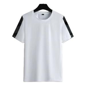 Ensemble de vêtements de sport pour hommes unique en trois pièces comprenant un t-shirt à manches courtes et un short, vêtements de marque de couleur unie personnalisés - Product Image 3