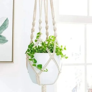 Soporte para plantas de macramé hecho a mano de primera calidad, maceta colgante tejida de algodón, acento bohemio decorativo para el hogar, jardín interior - Product Image 5