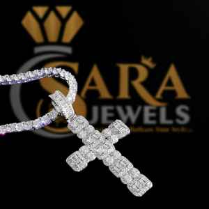 La mejor calidad VVS Moissanite Diamond Iced Cross Pendant 925 Sterling Silver Elegante Hip Hop Lujosos colgantes de moda para - Product Image 2