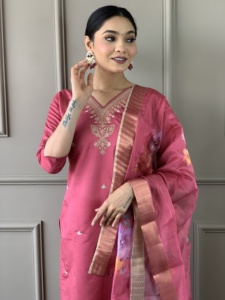 Costume de fête indien pakistanais moderne en 3 pièces, viscose, soie chanderi, disponible en gros - Product Image 3