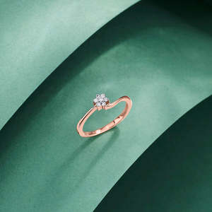 Anillo Casual con Diamantes y Diseño Floral Lira - Product Image 1