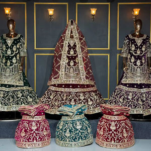 Lehenga choli F.C. garanti, avec des broderies complètes et une grande ampleur saisissante - Product Image 1