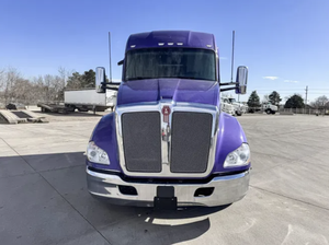 ¡COMPRA AHORA! Manipuladores de servicio pesado para camiones con cabina dormitorio T680 2022 con motor PACCAR MX13 de 510 HP y 1850 lb.ft de torque - Listos para enviar. - Product Image 4