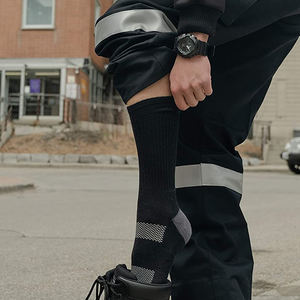 Venta al por mayor de calcetines deportivos para hombre antideslizantes logotipo personalizado tejido antibacteriano característica - Product Image 6