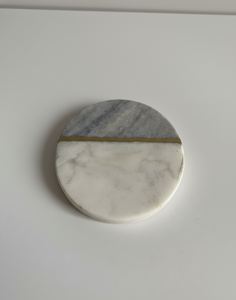 Dessous de verre en marbre poli avec accent en laiton de qualité supérieure rond de 4 pouces en pierre écologique résistante à la chaleur pour la maison et le bureau modernes - Product Image 1