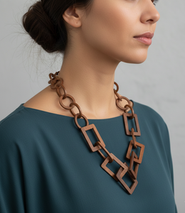Collar de Eslabones de Madera Hecho a Mano - Eslabones Cuadrados Geométricos Grandes, Estilo Bohemio, Joyería de Madera Gruesa, Tono Marrón Natural - Product Image 2