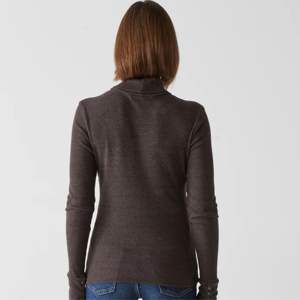 Lightweight and Breathable <b>Women's</b> <b>Thermal</b> Turtleneck - Quick-Drying, Suitable for Skiing and Winter Sports - Product Image 4