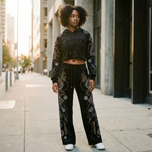 Conjunto de Chaqueta Cortavientos y Pantalón Deportivo de Terciopelo para Mujer, Personalizado al por Mayor, con Pedrería, Sudadera Corta, Ropa Urbana Estampada, Talla Grande, Ligero - Product Image 2