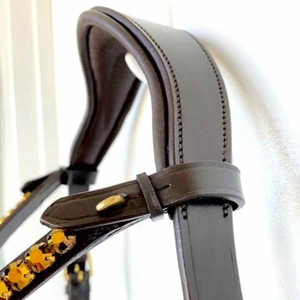 Équipement équestre en gros : Bridon anatomique sans mors fait main pleine taille avec noseband en cuir verni surélevé et cristaux - Product Image 5