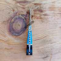 Couteau de poche en acier damas fait à la main lame pliante couteaux de chasse meilleur cadeau avec pierre turquoise et manche en corne de taureau
