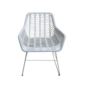 Fabrication vietnamienne Fourniture de chaises en rotin en plastique (PE) de haute qualité pour l'extérieur, adaptées à tous les espaces.