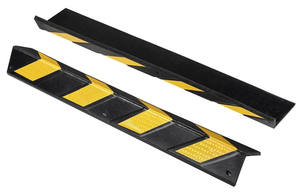 Protection d'angle de mur en caoutchouc en forme de L avec bandes de sécurité jaunes réfléchissantes - Product Image 2