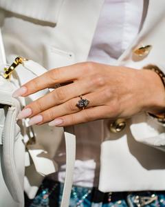 Bague de fiançailles Moissanite 12x6mm Marquise Cut avec motif floral de pierres latérales en grappe | Bijoux fins de mariage de mariée - Product Image 2