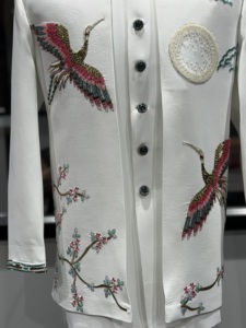 Sherwani Blanco de Diseño para Hombre con Bordado de Aves, Chaqueta de Boda Indo-Occidental para Novio, Sherwani de Lujo para Boda, Calidad de Exportación - Product Image 4