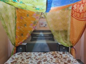 Hermosa decoración Bohemia para el hogar, dosel de cama Sari multicolor oscuro con mosquitera para tienda de campaña - Product Image 4