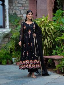 Robe traditionnelle noire en fausse Georgette avec broderie lourde et paillettes Collection de vêtements de mariage indiens et pakistanais pour femmes - Product Image 3