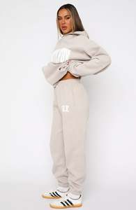 ชุดวอร์มผู้หญิงแบบ 2 ชิ้น ผ้าทึบ ปักลาย สำหรับฤดูหนาว แบบสั่งทำพิเศษ - Product Image 3