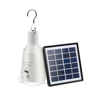 Lanterne de camping LED portable IP65 7W/560lm avec alimentation solaire, crochet métallique et corps blanc pour activités de plein air