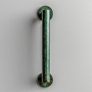 Heritage Touch Poignée de porte en laiton Regal Crest Design Premium en laiton fabriqué à la main avec finition patine vintage - Product Image 1