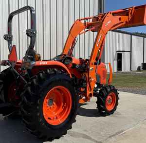 Tractor Utilitario Compacto Kubota L4701 de 47 HP, 4x4, Diésel, con Compatibilidad con Cargador - Product Image 3