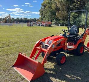 Tracteur compact Kubota BX25D |   Mini tracteur diesel 23HP 4x4 avec chargeur frontal et pelle arrière - Product Image 1
