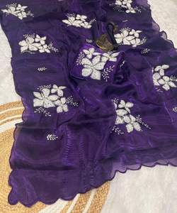 Saree en soie élégant, sari, shari avec broderie complexe parfait pour les tenues de fête et ethniques pour les femmes - Product Image 4