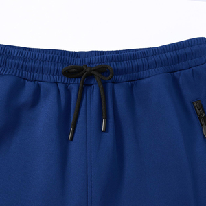 Survêtement en coton Signature pour homme avec une élégante veste zippée sur le devant avec pantalon assorti pour un confort moderne décontracté et élégant - Product Image 5