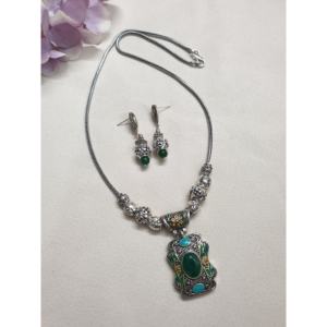 Ensemble collier en argent oxydé pour femme ethnique tribal pierre verte bijoux pendentif et boucles d'oreilles - Product Image 2