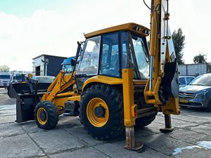 รถตักล้อยาง JCB 3CX มือหนึ่ง/มือสอง ปี 2000 พร้อมแขนไฮดรอลิกแบบยืดหดได้ บุ้งกี๋ไฮดรอลิก รับน้ำหนักได้มาก มาตรฐานไอเสียยูโร 6 เครื่องยนต์ดีเซล Dongfeng เกียร์อัตโนมัติ - Product Image 3