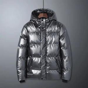 Veste utilitaire moderne avec fermeture éclair avant, poches latérales zippées et poignets côtelés, conçue pour la mode sur mesure haut de gamme en gros - Product Image 3