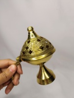 Belle lampe à huile en laiton coloré et couvercle en or coulé en métal de style chic Diya pour la décoration de la maison pour les temples Puja du Festival de Diwali