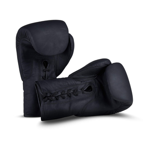 Guante de boxeo profesional de cuero de vaca dorado con encaje de entrenamiento ganador hecho en Pakistán 2025 - Product Image 3