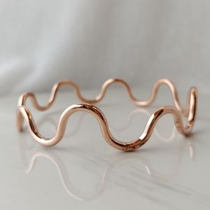 Pulsera de cobre, producto de joyería apto para mercados de exportación, con artesanía de primera calidad, diseño minimalista y brillo duradero. - Product Image 6