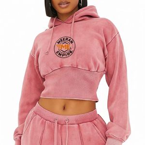 Ensemble de survêtement streetwear personnalisé avec sweat à capuche zippé et pantalon de jogging, coupe courte, délavé à l'acide, effet vieilli et orné de strass - Product Image 2
