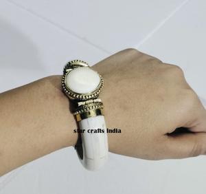 Demande quotidienne pierre naturelle avec laiton et os Design vente chaude à la main femme manchette Bracelet 100% os fait Bracelet - Product Image 3