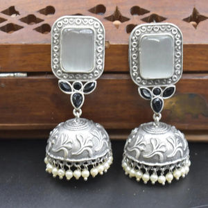 Venta caliente diseñador de plata de lujo aspecto igual piedra peso ligero Stud Jhumka pendiente joyería para niñas y mujeres - Product Image 1